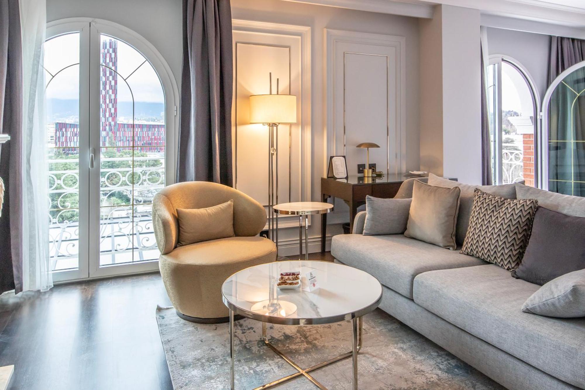 Xheko Imperial Luxury Hotel & Spa Tirana Exterior photo A living room at the hotel